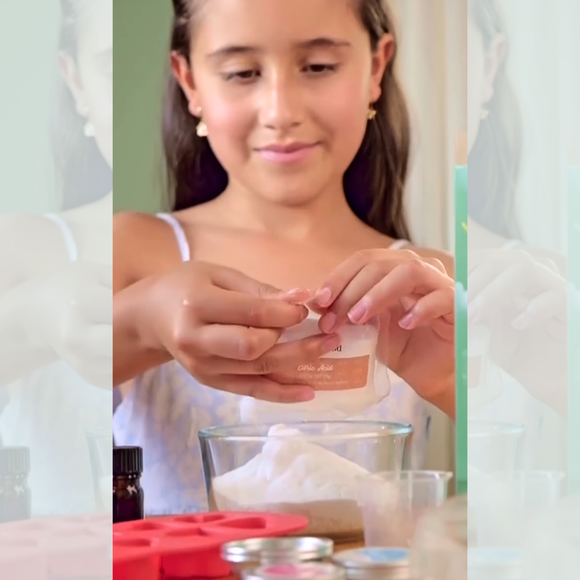 Kiss Naturals DIY Bath Bomb Kit for Kids - Makes 6