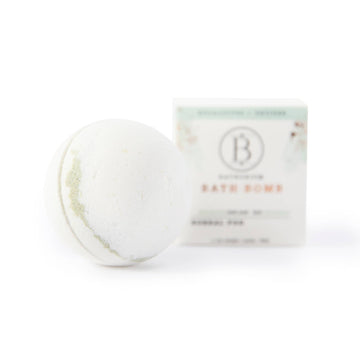 Boreal Fog Bath Bomb - White spherical bath bomb with subtle green marbling, accompanied by a Canadian handmade gift box.